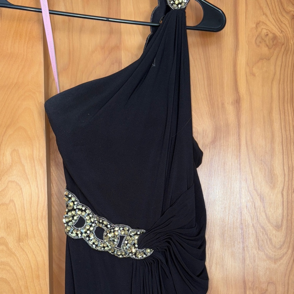 Chic Black One-Shoulder Dress with Embellished Waist & Matching Headband